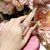 Camelia nuevo anillo de esmeralda tesoro de color conservante de color de alta calidad para mujer chapado en oro incrustado circonio temperamento diseño Mariposa Amor flor anillo abierto
