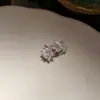 Aretes Ear Cuff Cuadrados de Zirconia, Diseño de Nicho, Personalizados y Exquisitos, Clips para Orejas sin Perforación, Lujo Ligero, Pendientes de Alta Gama para Mujer