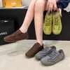 Zapatillas de entrenamiento retro alemanas mate para mujer, nuevo modelo 2026, aumento interno de altura de 3.5 cm, zapatos deportivos casuales de suela blanda