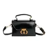 Bolso Pequeño Cuadrado Retro para Mujer 2026 Nuevo Estilo Bolso de Hombro Rígido de Cuero Hebilla de Metal con Cierre Bolso Cruzado para Commuter