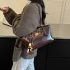 Bolsa de Casamento Vermelha Feminina Noiva 2026 Novo Estilo Outono/Inverno Grande Capacidade Simples Versátil Trabalho Deslocamento Ombro Único Bolsa de Axila