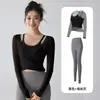 Conjunto de Roupas de Yoga para Mulheres 2026 Novo Estilo Conjunto de Três Peças de Alta Qualidade Estilo Desejo Puro Top Esportivo Fitness para Treinamento de Pilates