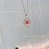 Colar de Tecido Escovado Italiano, Rubi Curado, Diamante, Madrepérola Branca, Design Levemente Luxuoso e de Alta Qualidade
