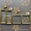 Diretamente do Fabricante, Fina Caixa de Aço Titânio Que Não Desbota, Superfície de Espelho Temperado Banhada a Ouro, Pingente Comemorativo, Caixa Thangka