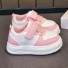 Tenis bajos para niños y niñas, nuevos zapatos casuales de primavera y otoño para niños pequeños, zapatillas de correr transpirables con suela blanda para niños