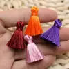 Fabricante em estoque 3cm de espessura gelo seda gordo sem cabeça borla pequena fofa pequena feita à mão DIY pendurado orelha anti-rugas borla vertical