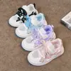 Tênis da Moda para Meninas 2026 Novo Modelo Primavera e Outono Sapatos Casuais Macios para Crianças Maiores e Estudantes Sapatos Brancos