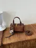 Bolso Boston de Color Contrastante de Nicho para Mujer 2026 Nuevo Bolso de Mano de Gama Alta Bolso Cruzado Bolso de Hombro Único para el Trabajo y el Trayecto