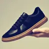 Estación Europea Capa Superior Piel de Vaca Zapatillas Casuales para Hombre Zapatos Blancos Pequeños Suela de Tendón de Buey Suela Blanda Zapatos Deckawa Nuevo Estilo Juvenil Moderno