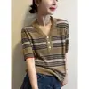 Blusa de Tricô Manga Curta com Gola Listrada Retro para Mulheres 2026 Nova Slim Fit Casual Versátil de Verão Fina