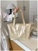 Bolsa de ombro única feminina design de nicho senso de estilo couro macio bolsa feminina grande capacidade para o dia a dia temperamento bolsa tote simples feminina transfronteiriça