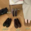 Zapatos de mujer de gamuza con punta redonda y suela plana, nuevos zapatos slip-on de estilo coreano 2026 para ir al trabajo, zapatos planos versátiles