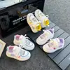 Zapatos para Niñas 2025 Nuevos Zapatos Deportivos Infantiles de Primavera y Otoño Tenis de Princesa de Cuero para Niños Mayores Transpirables con Diseño de Dibujos Animados