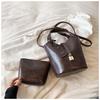 Bolso pequeño portátil elegante de nicho francés para mujer, nuevo bolso de hombro retro de otoño e invierno 2023, bolso bandolera tipo cubo estilo occidental
