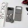 Aplicable a la funda para teléfono de pantalla plegable Samsung Zflip1 Primera generación Segunda generación f7000 Estilo idéntico al de las celebridades de TikTok pintada f7070