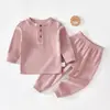 Traje de bebé de dos piezas otoño e invierno ropa cálida pijama térmico para bebé pantalones de pijama almacenamiento de calor con franja acanalada traje para niños