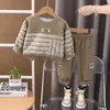 Conjunto de Roupa de Primavera para Meninos Comércio Exterior Novas Roupas de Primavera e Outono para Bebês Roupas Infantis Etiqueta Emocional Listrada Conjunto de Duas Peças com Manga Longa Moderno Descolado