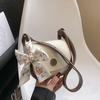 Bolso de Estilo Fresco Pequeño para Mujer Elegante Combinación con Todo Contraste de Color Lazo de Cinta Bolso Cuadrado Pequeño 2023 Otoño Nuevo Estilo Bolso de Mujer