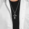Collar con Colgante de Cruz de Acero de Titanio Flor de Iris Gótica Retro Europea y Americana Transfronteriza Personalidad de Nicho Rockero Motociclista para Hombres