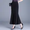 Saia elegante bodycon de cauda de peixe com retalhos de renda da moda para mulheres, nova saia versátil de comprimento médio estilo coreano para primavera e outono de 2026