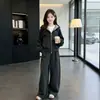 Conjunto de Moletom para Meninas Primavera e Outono 2026 Novo Estilo Jaqueta com Capuz Estilosa de Outono e Inverno com Plus Veludo Calça de Pernas Largas Conjunto de Duas Peças