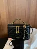Bolso caja estilo Chanel para mujer, nuevo bolso de moda 2026 acolchado con cadena, versátil bolso de hombro y cruzado