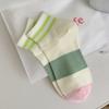 Calcetines de mujer primavera y verano nuevo estilo calcetines al tobillo absorbentes de sudor casual versátiles a rayas cortos delgados estilo celebridad de internet modernos calcetines de mujer Zhuji