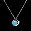 Collar Europeo y Americano Doble Corazón con Goteo de Aceite Acero de Titanio Plateado Galvanizado Collar Pequeño de Corazón de Melocotón Fabricante Venta al por Mayor Diseño Simple