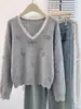Suéter de tricô com decote V em renda e mangas compridas para mulheres, adequado para primavera e outono, tamanho plus size, valoriza silhuetas um pouco cheias, com detalhe de laço estilo francês