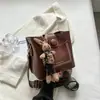 La popular bolsa de cubo de este año para mujer, nueva de otoño e invierno 2022, retro, versátil, bandolera, bolsa de hombro de alta calidad