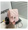 Bolsa Acolchoada com Corrente da Moda para Mulheres 2026 Nova Tendência Bolsa de Ombro Bolsa Transversal Bolsa Simples para Celular Bolsa Pequena Estilosa