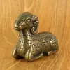 Novo latão Qing dinastia ovelha dormindo home office desktop pequenos ornamentos retro sólido clássico pequeno bronze chá pet paperweight