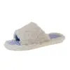 Chinelos abertos simples e estilosos para mulheres, adequados para uso externo, novo estilo outono e inverno 2026, chinelos de algodão slip-on xadrez peludos preguiçosos
