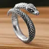 Anel pequeno de cobra retrô masculino vento frio espírito cobra anel do dedo indicador moda imitação prata tailandesa anel aberto masculino