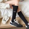 Calcetines de lana de camello holgados estilo coreano con etiqueta de tela de letra, calcetines casuales modernos holgados, calcetines gruesos hasta la rodilla para otoño e invierno