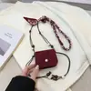 Mini bolsa de sela de camurça de alta qualidade, pequena bolsa de mão, lenço de seda, bolsa transversal com contas, porta-fones de ouvido, bolsa de pescoço de nicho e bolsa versátil