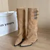 Botas Plataforma Bico Fino Bootcut de Couro com Fivela Cano Alto para Mulheres 2026 Outono/Inverno Novas Botas de Montaria de Cano Alto Super Bonitas