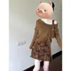 Conjunto Coreano de Otoño, un Conjunto Completo de Punto de Hombro Único Estilo Perezoso de Alta Gama y Falda Estampada Traje de Dos Piezas