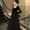 Vestido Preto Estilo Hepburn Nova Coleção Primavera 2025 Manga Longa Cintura Marcada Saia Evasê Vestido Preto Pequeno Fashion e Versátil para Mulheres