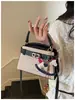 Bolsa Pequena de Mão Super Popular para Escritório Feminino, Novo Modelo de Primavera 2026, Toque de Luxo, Adequada para o Trabalho, Bolsa Quadrada Pequena de Ombro Único Transversal