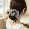 Nuevo Scrunchie de Lazo Color Gris Leche Cuerda para el Cabello de Alta Calidad Versátil Elegante Muestra Temperamento Banda Elástica Accesorio para el Cabello de Temperamento para Mujeres