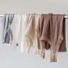 Camisole de Seda Nova Estilo Primavera e Verão de Luxo Leve para Mulheres, Cor Sólida Gola Redonda, Camada Base de Seda Pura com Acabamento em Renda