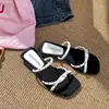 Sandalias de una tira verano 2026 nuevas de lunares con cuña chanclas de una tira para mujer elegantes de punta cuadrada abierta par con faldas no cansadas