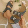 Verão 2026 Novo Comércio Exterior Plus Size Sandálias Florais Casuais Confortáveis Femininas Bico Redondo Solado Grosso Tamanho Único Serve na Maioria