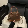 Bolsas Retrô Transfronteiriças para Mulheres 2026 Nova Moda Europeia e Americana Bolsas de Mão Estampadas de Leopardo Bolsas Versáteis de Grande Capacidade Tipo Concha para Mulheres