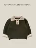 Suéter tipo polo de bloques de color estilo coreano para bebé, polo de punto para niños de otoño e invierno, adecuado para usar en capas o como prenda exterior para bebés y niños pequeños