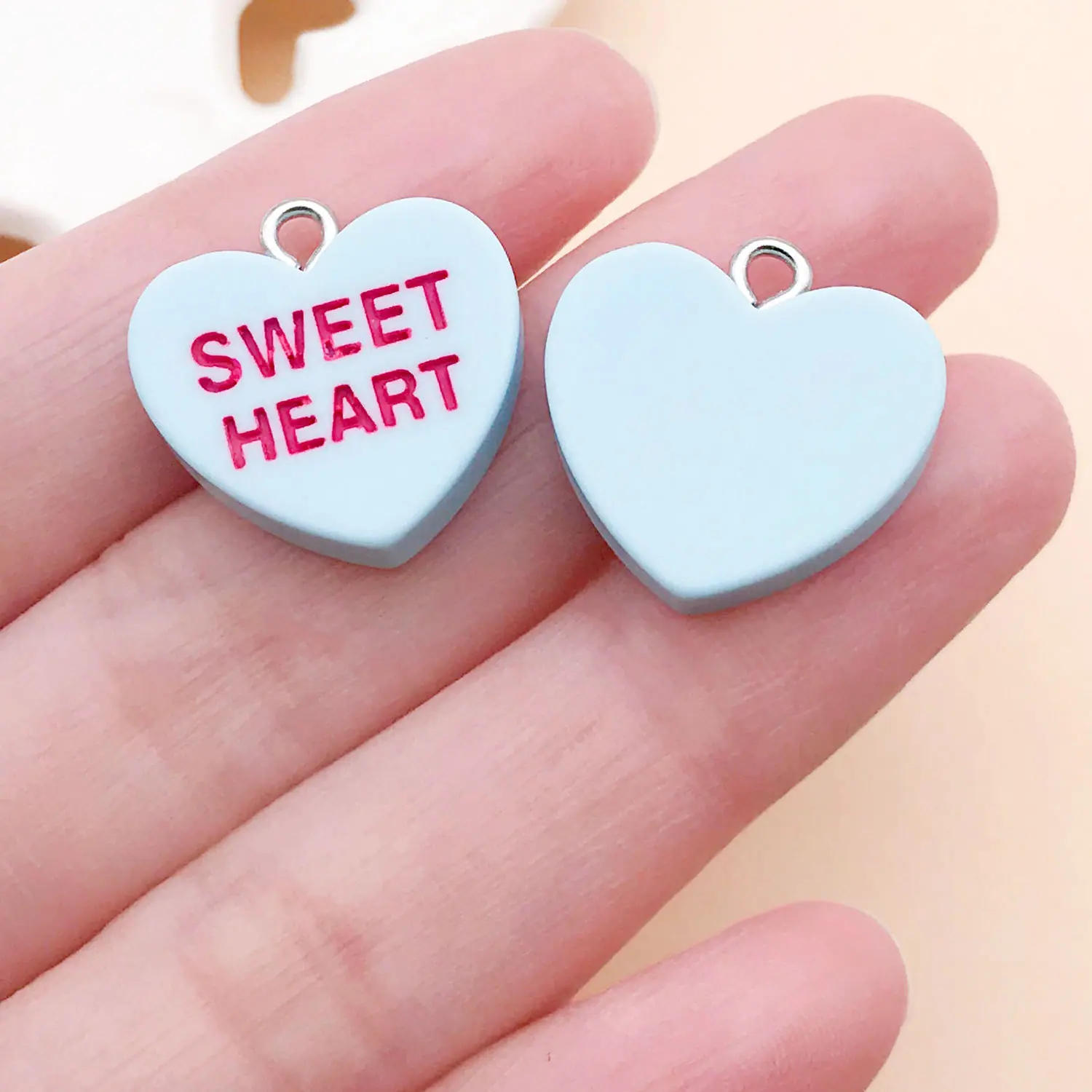 16424-JME-厚款蓝色树脂心形字母桃爱心形SWEETH