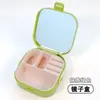 Joyero portátil para anillos, joyas, collares, pintalabios, caja de almacenamiento de plástico PP multifunción para llevar en el equipaje de mano.
