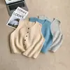 Chaleco de punto de estilo coreano de cuello redondo, cinco botones, hilo floral, top corto de capas moderno, versátil