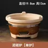Equipo completo para preparar té al lado de la estufa, recipientes para té helado, té tostado